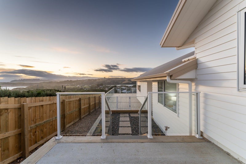 16 Sunset Terrace, Ocean Grove, Dunedin - Carousel 2