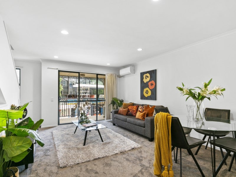 19 Ballantrae Place, Thorndon, Wellington - Carousel 1