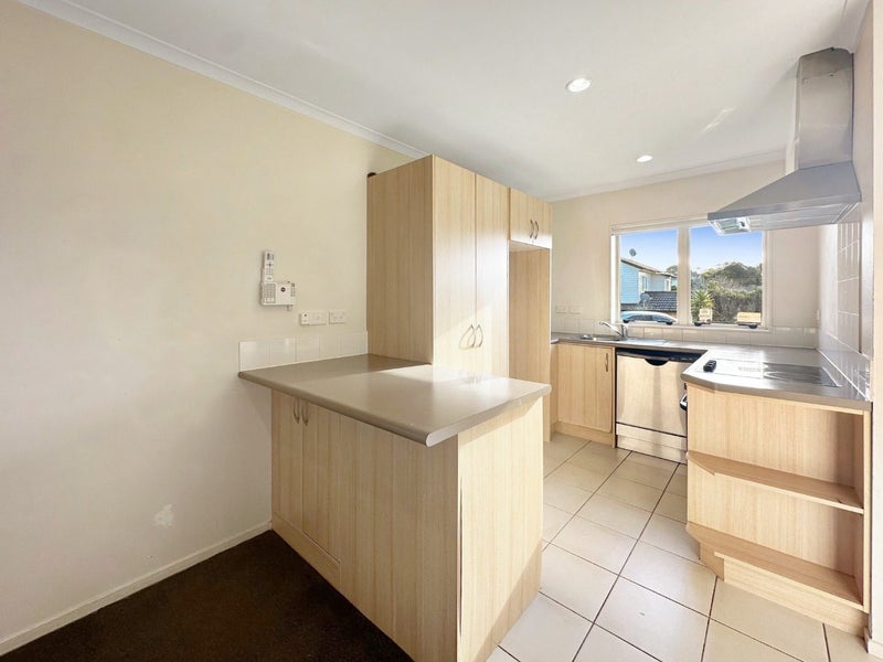 35 Brashier Circle, Sunnyvale, Auckland - Carousel 2