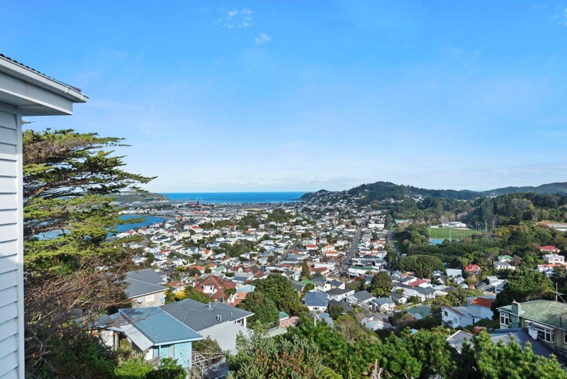 1/16 Marewa Road, Hataitai, Wellington - Carousel 1