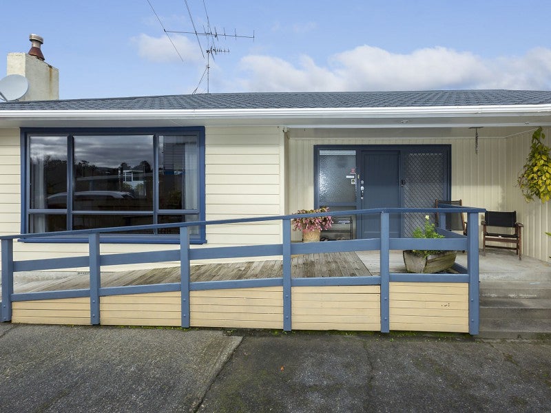 51 Hillside Drive, Maoribank, Upper Hutt - Carousel 2