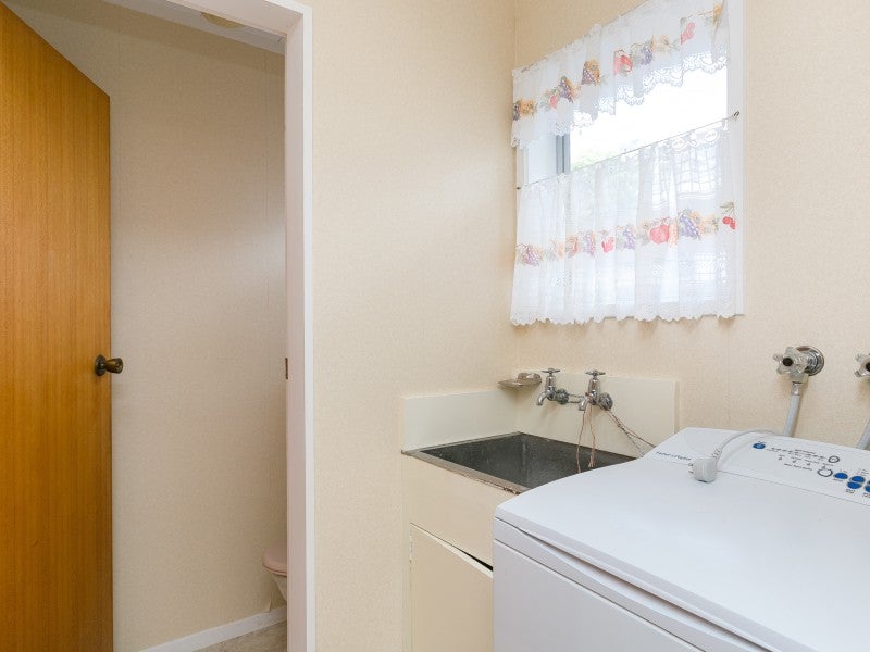 185A Clyde Street, Island Bay, Wellington - Carousel 13