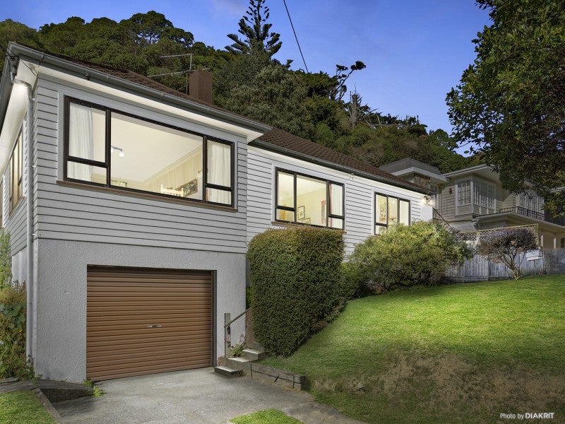 33 Burrows Avenue, Karori, Wellington - Carousel 1