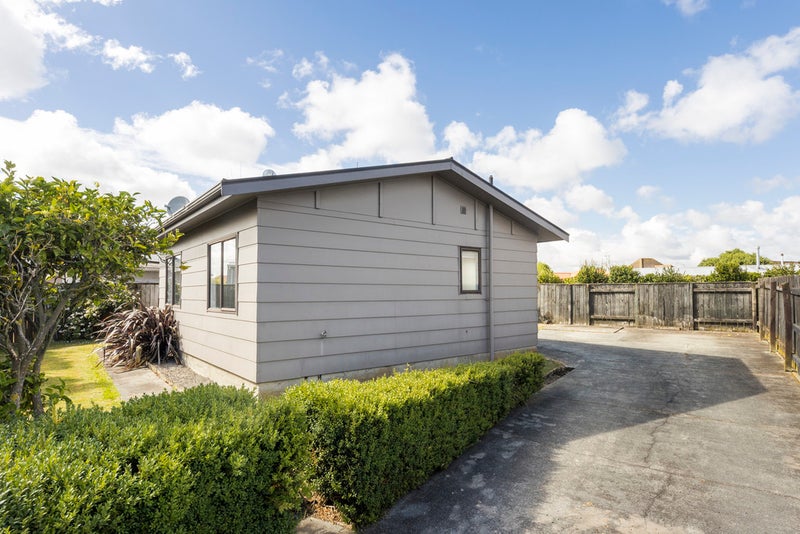 19 Leander Place, Milson, Palmerston North - Carousel 19