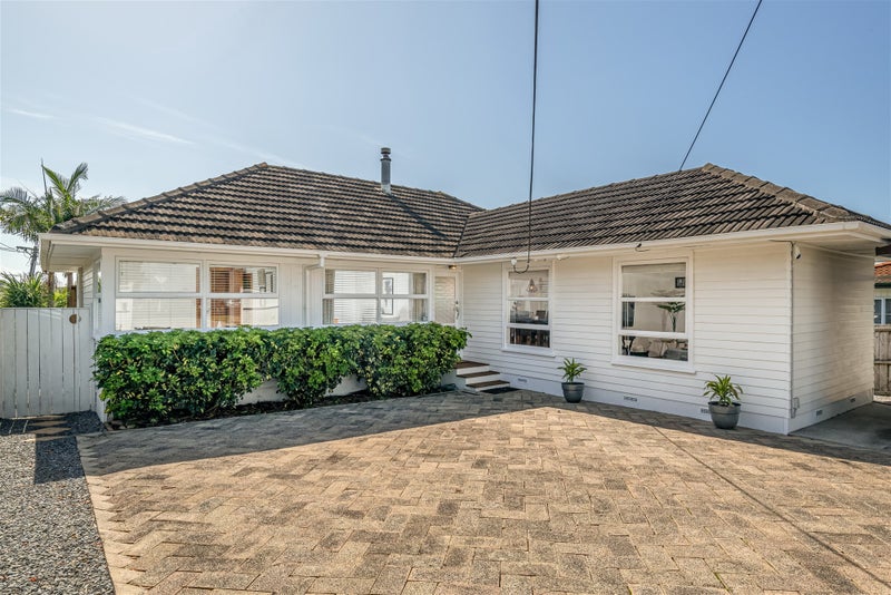 1/0 Carlisle Road, Northcross, Auckland - Carousel 1