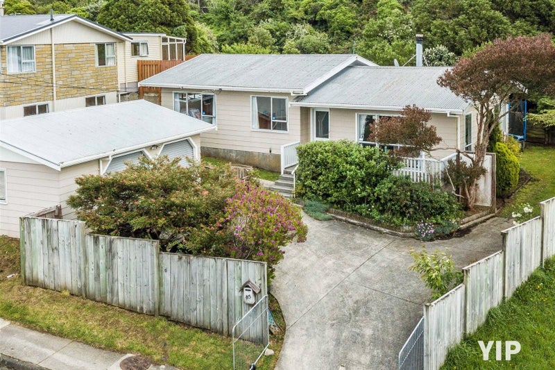 85 Mark Avenue, Paparangi, Wellington - Carousel 1