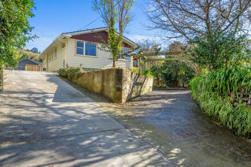 18 Forest Road, Pinehaven, Upper Hutt - Carousel 2