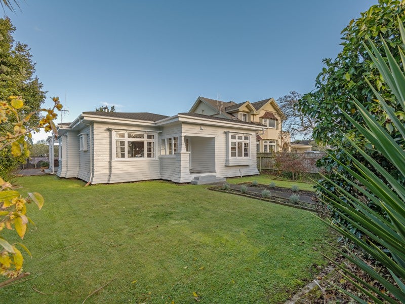 256 Albert Street, Hokowhitu, Palmerston North - Carousel 1