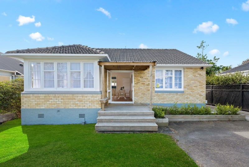 8 Casey Avenue, Fairfield, Hamilton - Carousel 2