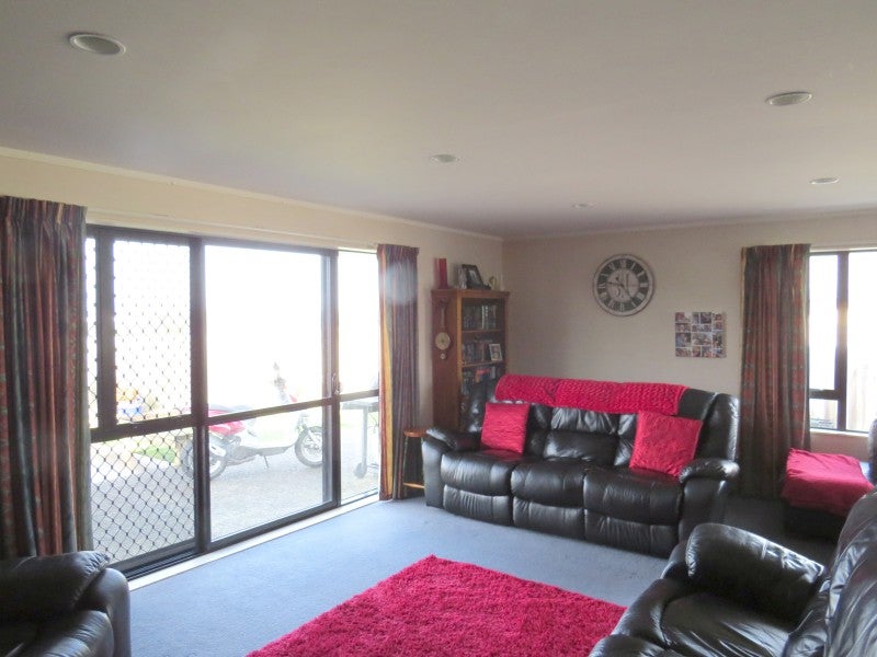 71 Parnell Heights, KELVIN GROVE, PALMERSTON NORTH - Carousel 2
