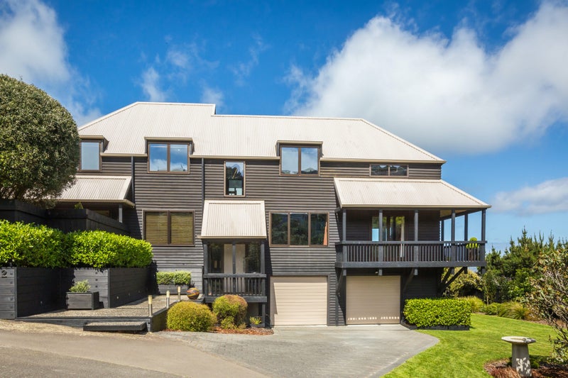2 Harbour Park Terrace, Khandallah, Wellington - Carousel 1