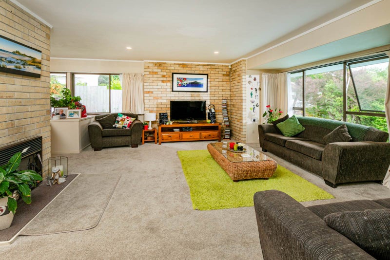 5 Valdese Rise, Browns Bay, Auckland - Carousel 2