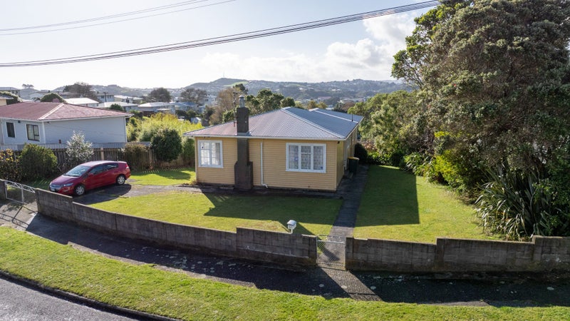 51 Leicester Street, Cannons Creek, Porirua - Carousel 1