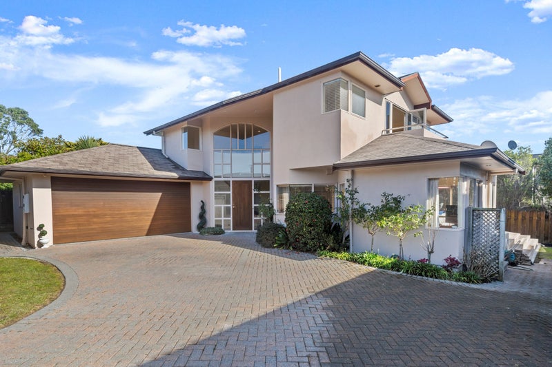 2/12 Folkestone Street, Murrays Bay, Auckland - Carousel 1