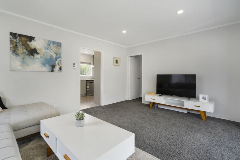 1/13 Wykeham Place, Glenfield, Auckland - Carousel 2
