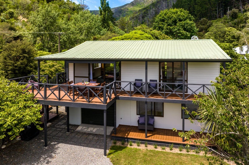 6 Brough Place, Ngakuta Bay - Carousel 1