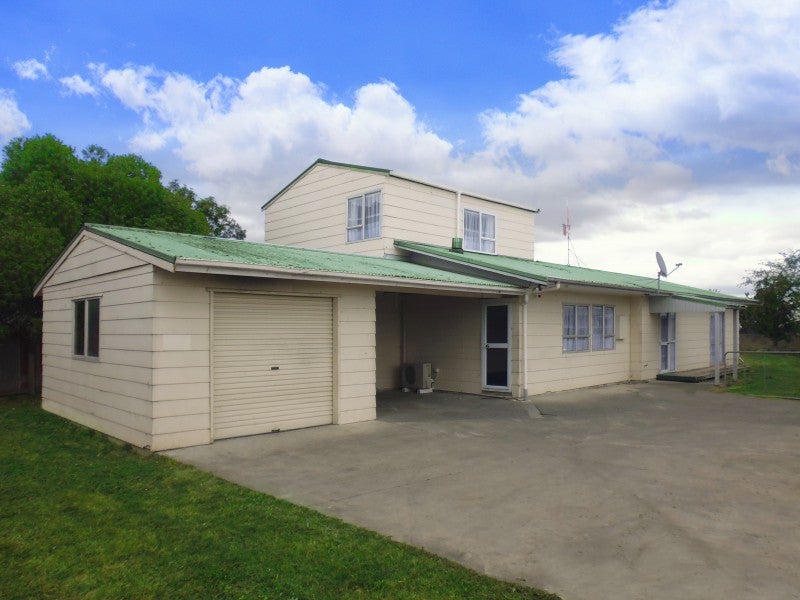 15 Ramsey Crescent, Flaxmere, Hastings - Carousel 1