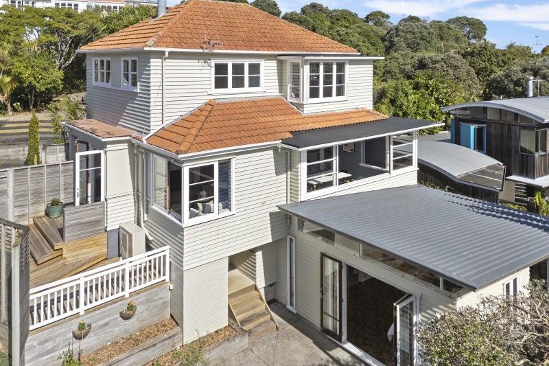 11 Churches Avenue, Mount Roskill, Auckland - Carousel 1