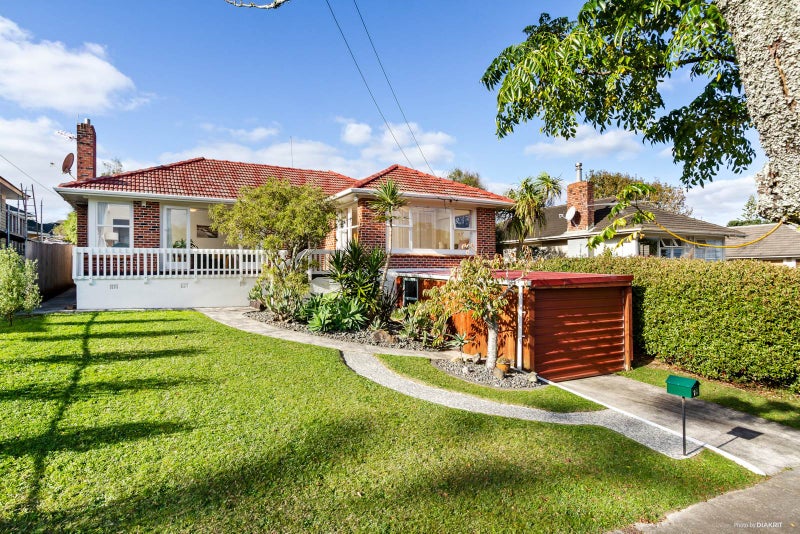 10 Rosamund Avenue, New Windsor, Auckland - Carousel 1