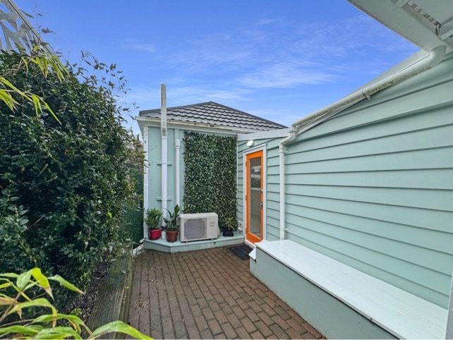 24 Mount Pleasant Road, Aro Valley, Wellington - Carousel 9