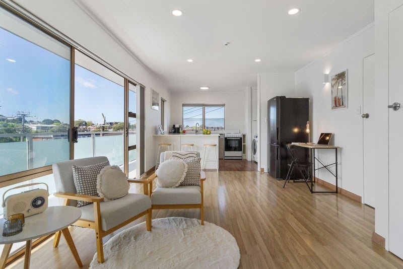 5/762 Beach Road, Browns Bay, Auckland - Carousel 1