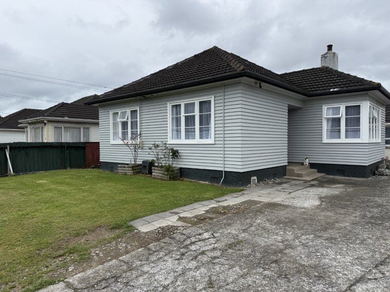 13 Purser Grove, Fairfield, Lower Hutt - Carousel 1