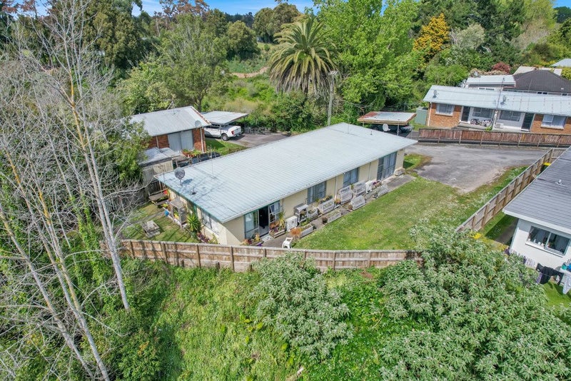 55 Barrie Crescent, Silverdale, Hamilton - Carousel 1