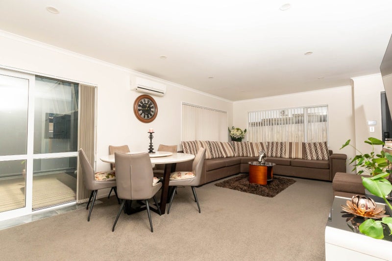 6 Orona Way, Papatoetoe, Auckland - Carousel 2