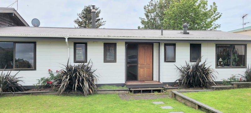 8 Pararewa Drive, Whalers Gate, New Plymouth - Carousel 1