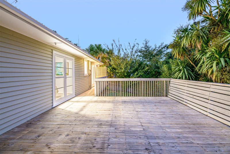 8 Thuja Street, Green Bay, Auckland - Carousel 24