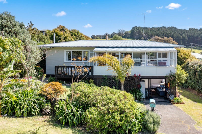4 Seatoun Avenue, Warkworth - Carousel 1