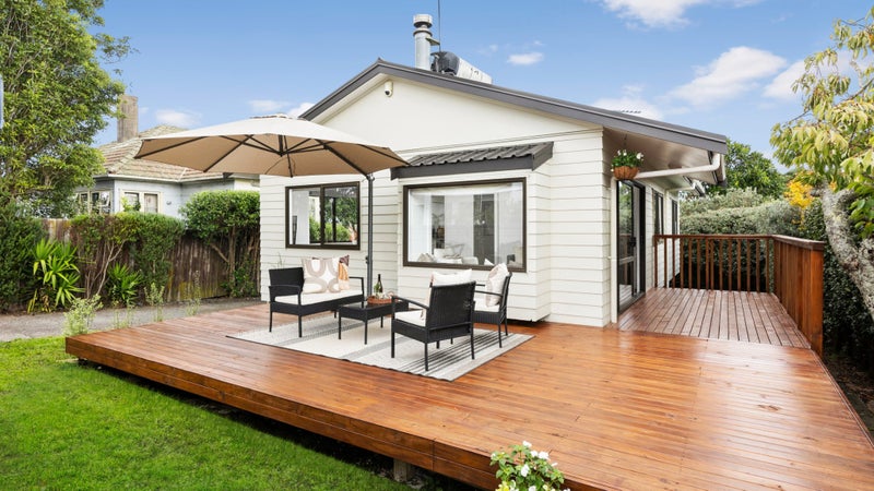 2A Triton Avenue, Mount Albert, Auckland - Carousel 1