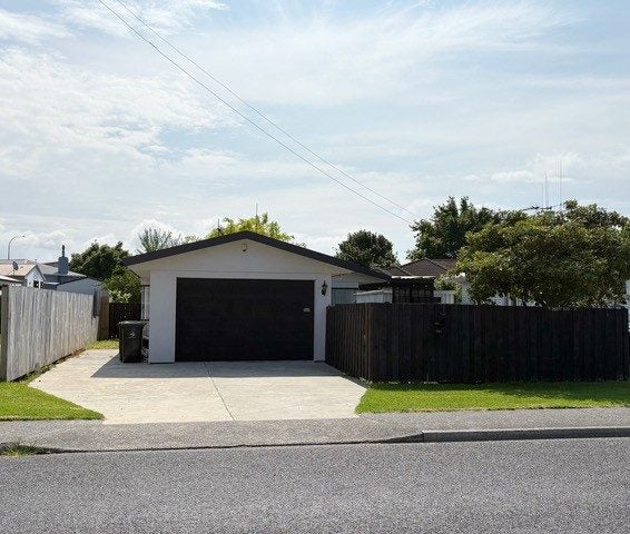 56A Queen Road, Bellevue, Tauranga - Carousel 1