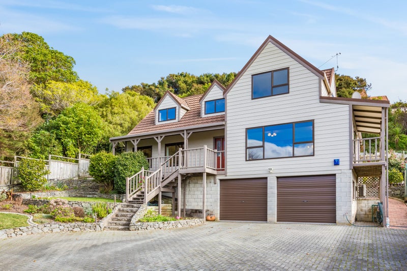 34 Albatross Close, Whitby, Porirua - Carousel 1