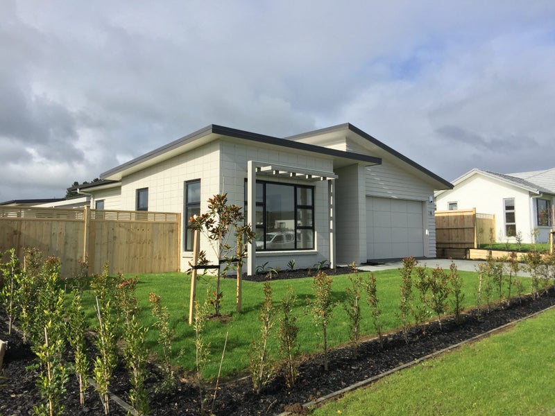 13 Mahutonga Avenue, Beachlands, Auckland - Carousel 1