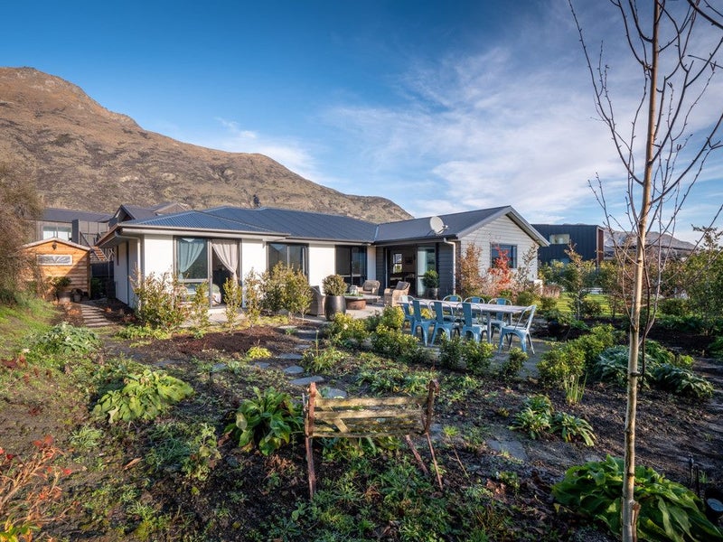 17 Sandford Terrace, Lower Shotover, Queenstown - Carousel 15