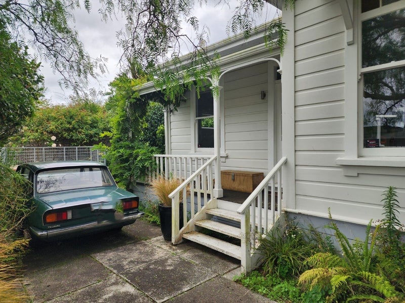 17 Nikau Grove, Woburn, Lower Hutt - Carousel 17