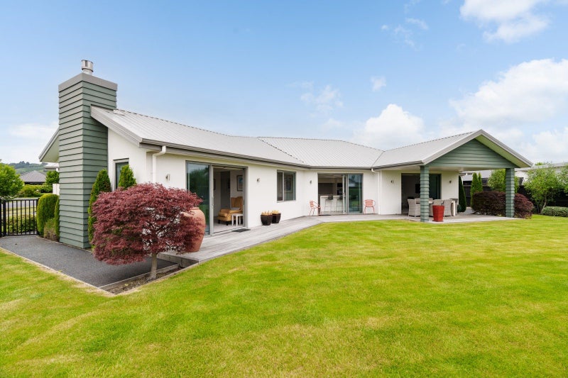 17 Thornly Park Avenue, Mosgiel, Mosgiel - Carousel 1