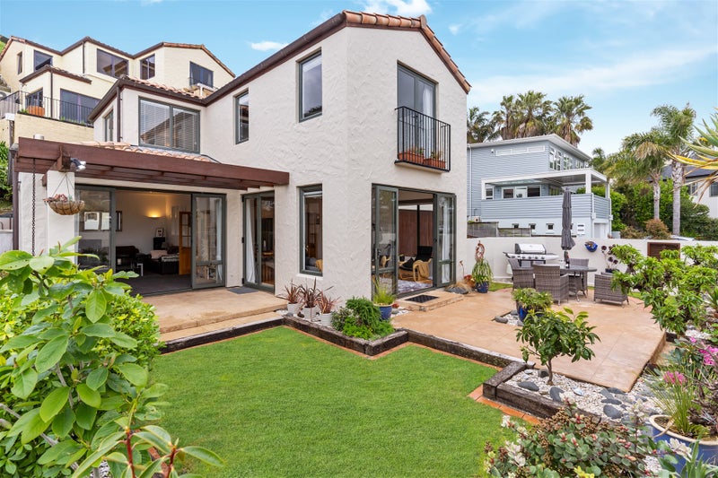 1/26 Oakwood Grove, Eastern Beach, Auckland - Carousel 1