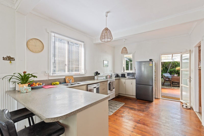 383 Saint Aubyn Street, Moturoa, New Plymouth - Carousel 2