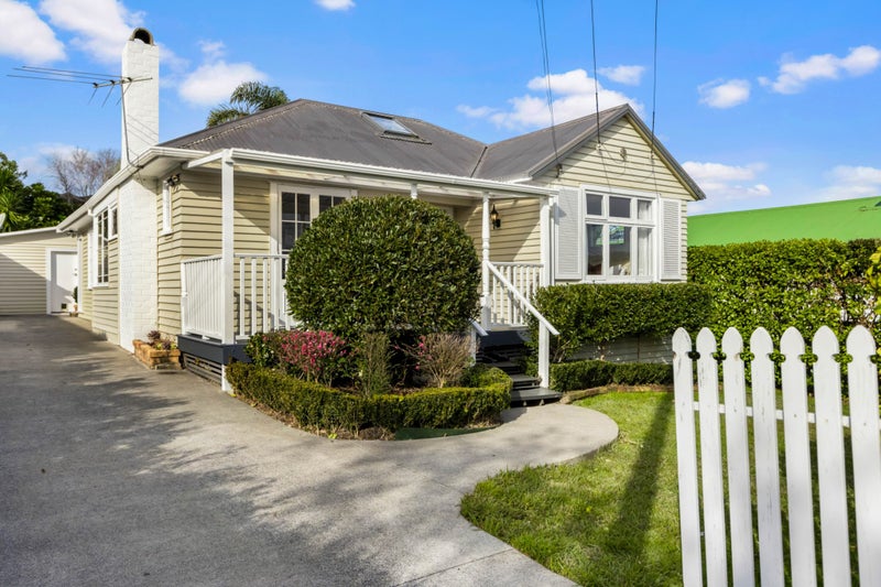 14 Bentleigh Avenue, New Windsor, Auckland - Carousel 1