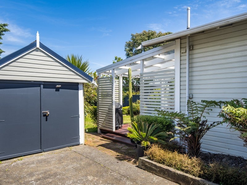 16 Ava Street, Petone, Lower Hutt - Carousel 23