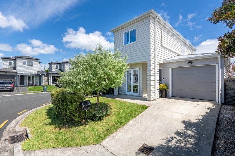 8 Divide Loop, Takanini, Auckland - Carousel 1