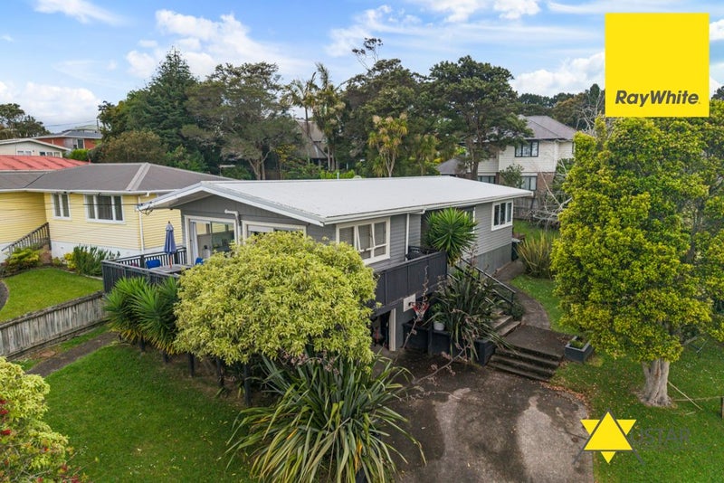 8 Caledonian Place, Blockhouse Bay, Auckland - Carousel 1