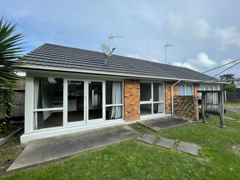 42 McAnnalley Street, Manurewa East, Auckland - Carousel 1