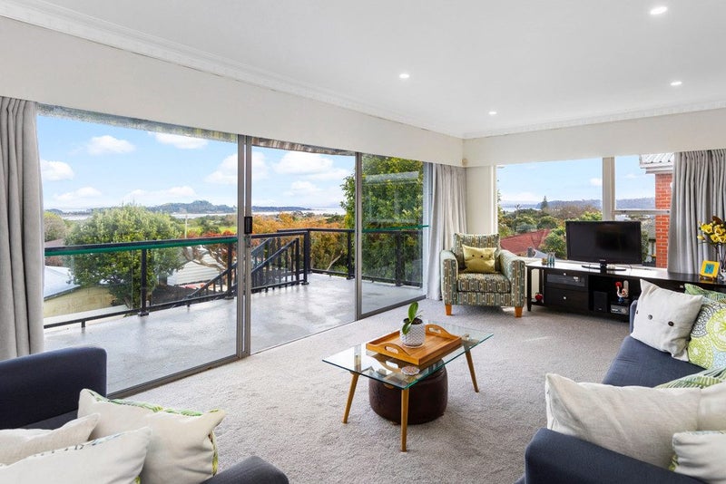 121 Wallace Road, Mangere Bridge, Auckland - Carousel 1