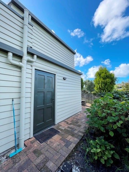 16 Parr Terrace, Castor Bay, Auckland - Carousel 1