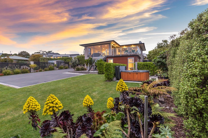 246 Cannon Hill Crescent, Mount Pleasant, Christchurch - Carousel 1