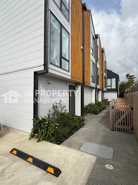 10/20 Moor Avenue, Te Atatū Peninsula, Auckland - Carousel 1