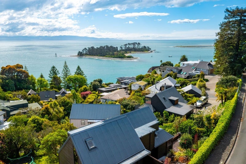 2 The Cliffs, Britannia Heights, Nelson - Carousel 2
